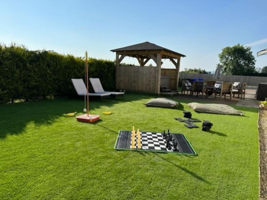 Bungalow With Hot Tub, Bbq Hut, Golf Net , Large Garden & Play Area Villa Maybole Exterior photo